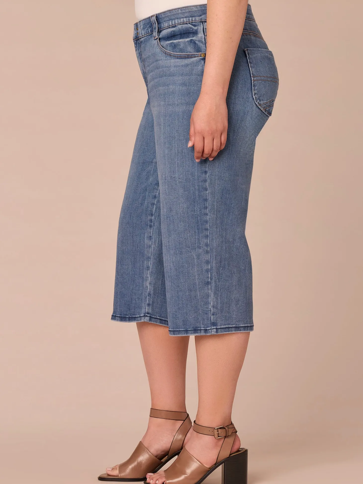 "Ab"solution® High Rise Hook and Bar Plus Size Relaxed Capri Jeans