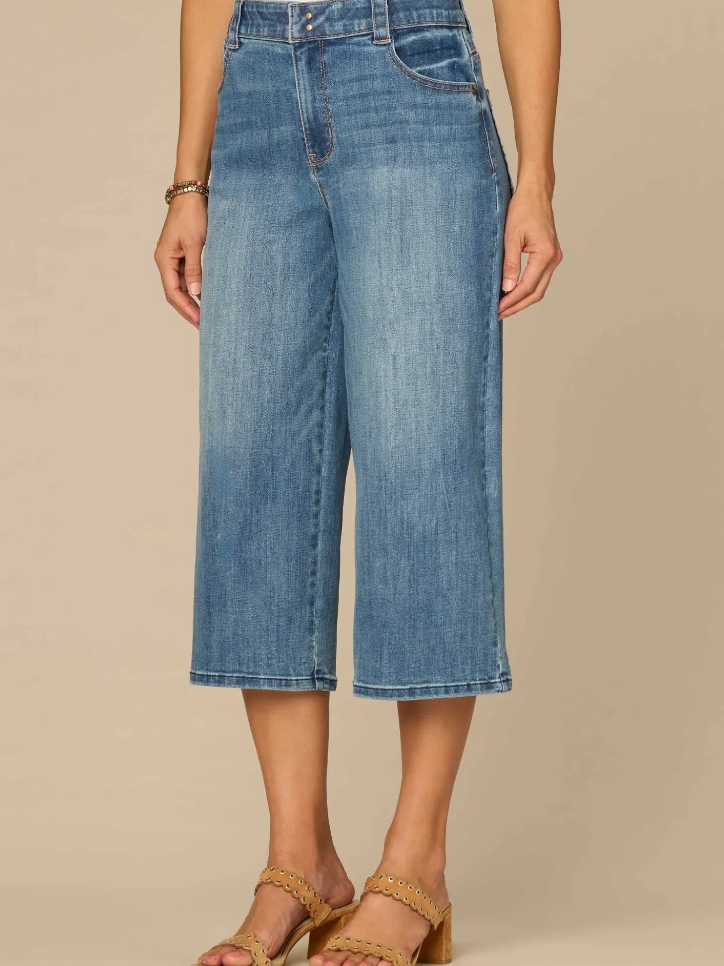 "Ab"solution® High Rise Hook and Bar Petite Relaxed Capri Jeans