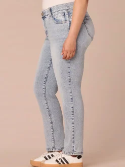 “Ab”solution® Mid-Rise Booty Lift Plus Size Straight Leg Jeans