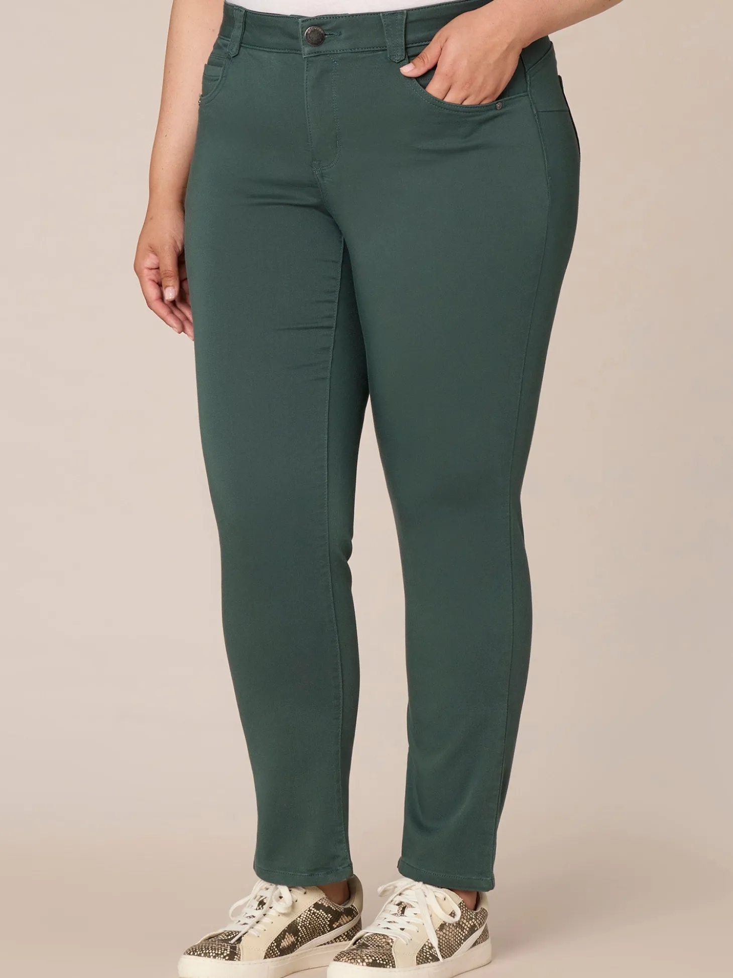 "Ab"solution® Mid-Rise Booty Lift Straight Leg Plus Size Colored Jeans