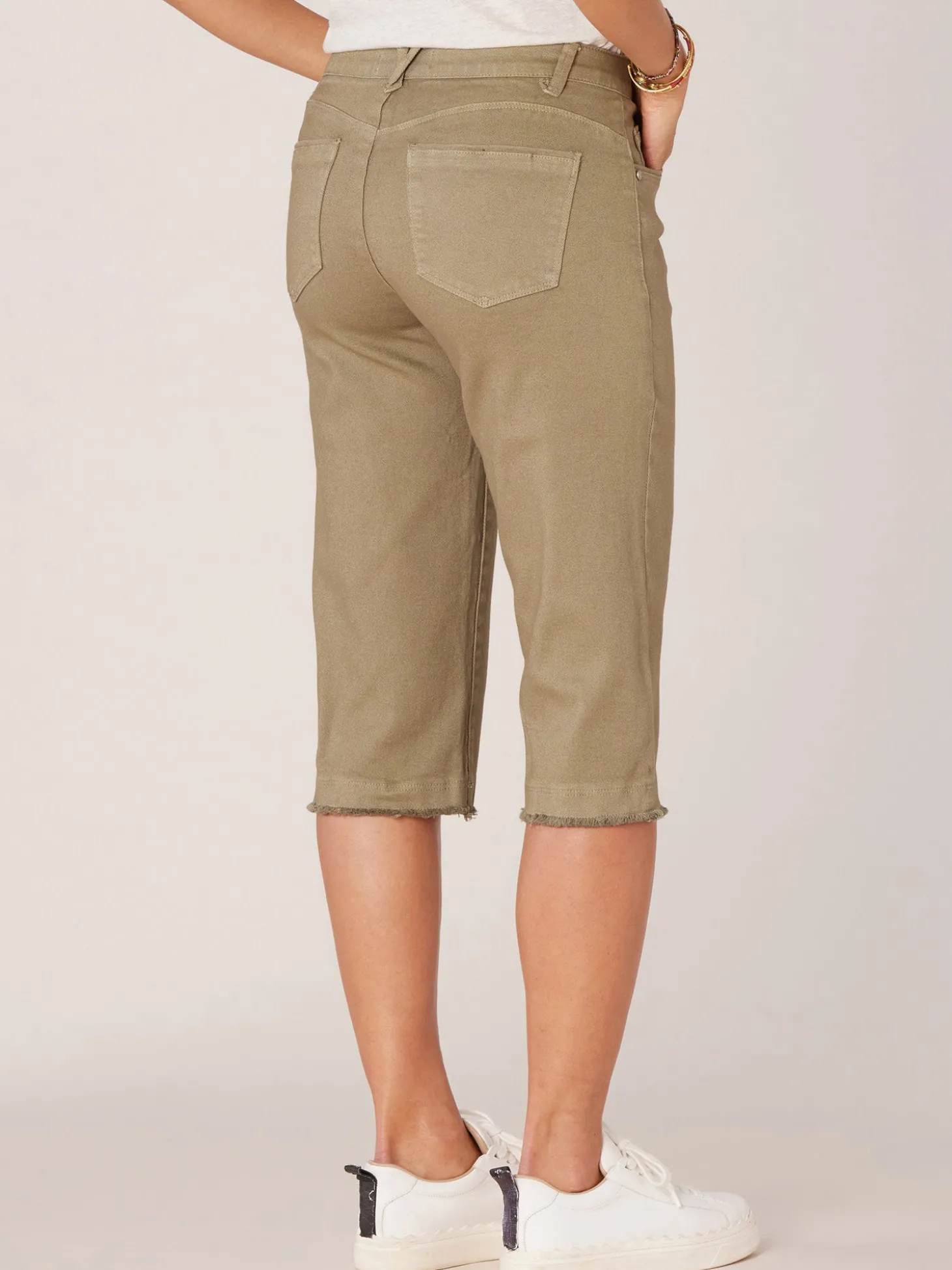"Ab"solution Mid-Rise Fray Hem Skimmer Pant