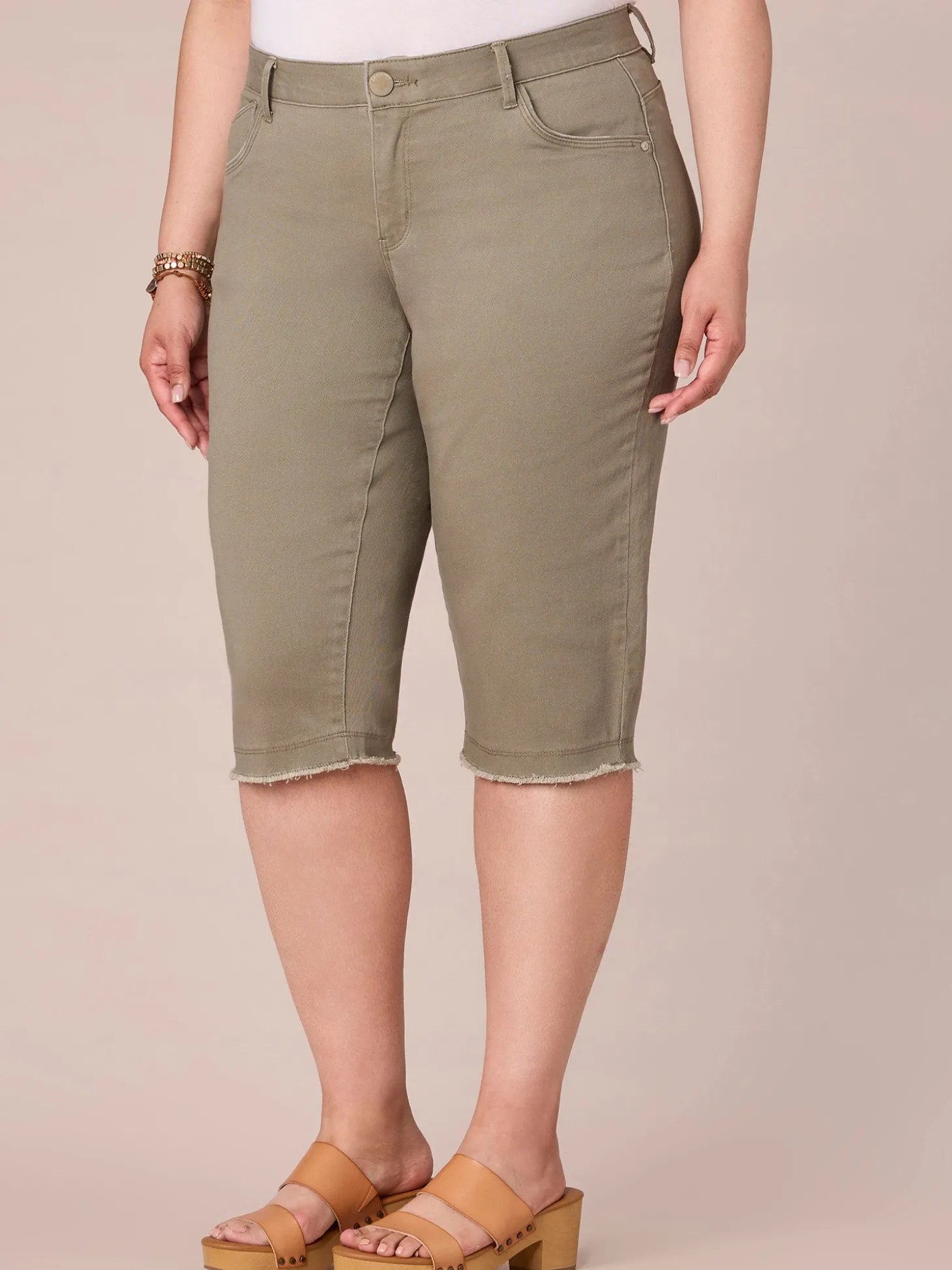"Ab"solution Plus Size Mid-Rise Frayed Hem Skimmer Pants