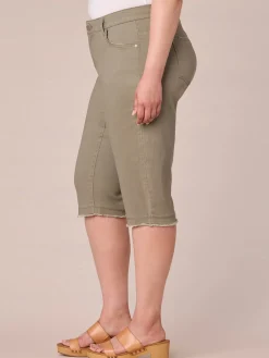 "Ab"solution Plus Size Mid-Rise Frayed Hem Skimmer Pants