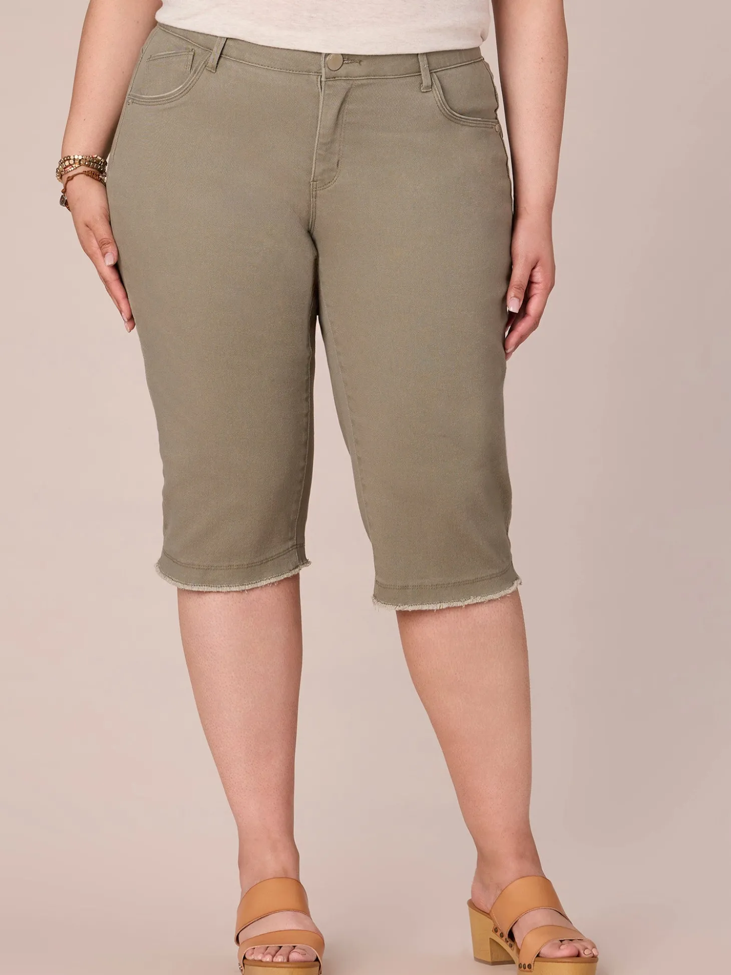 "Ab"solution Plus Size Mid-Rise Frayed Hem Skimmer Pants