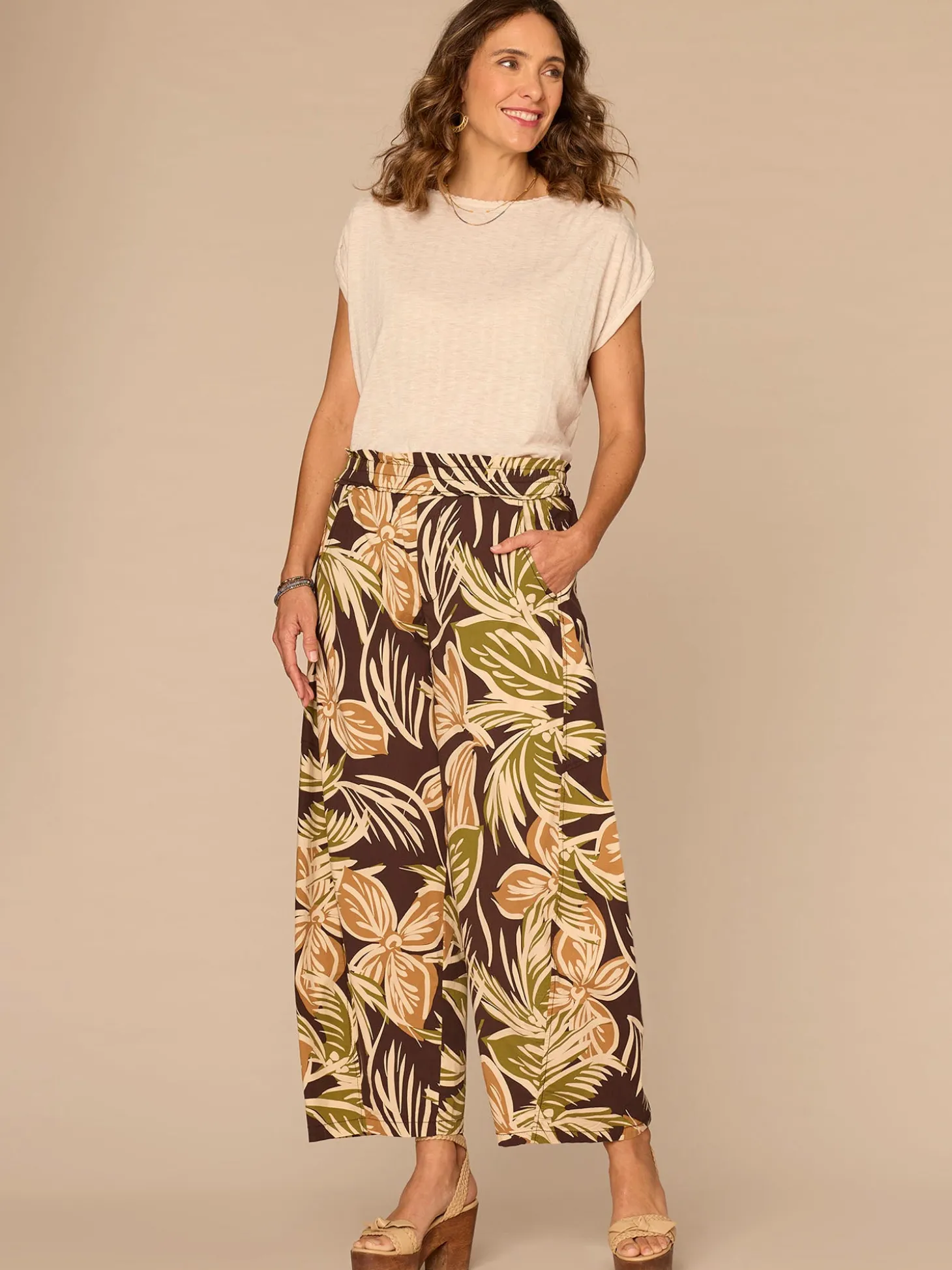 Extended Shoulder Sleeve Scallop Edge Boat Neck Shirttail Hem Knit Top