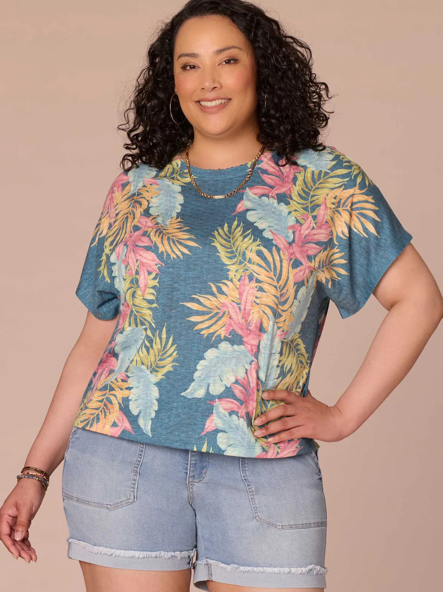 Short Dolman Sleeve Scallop Scoop Neck Printed Plus Size Knit Top