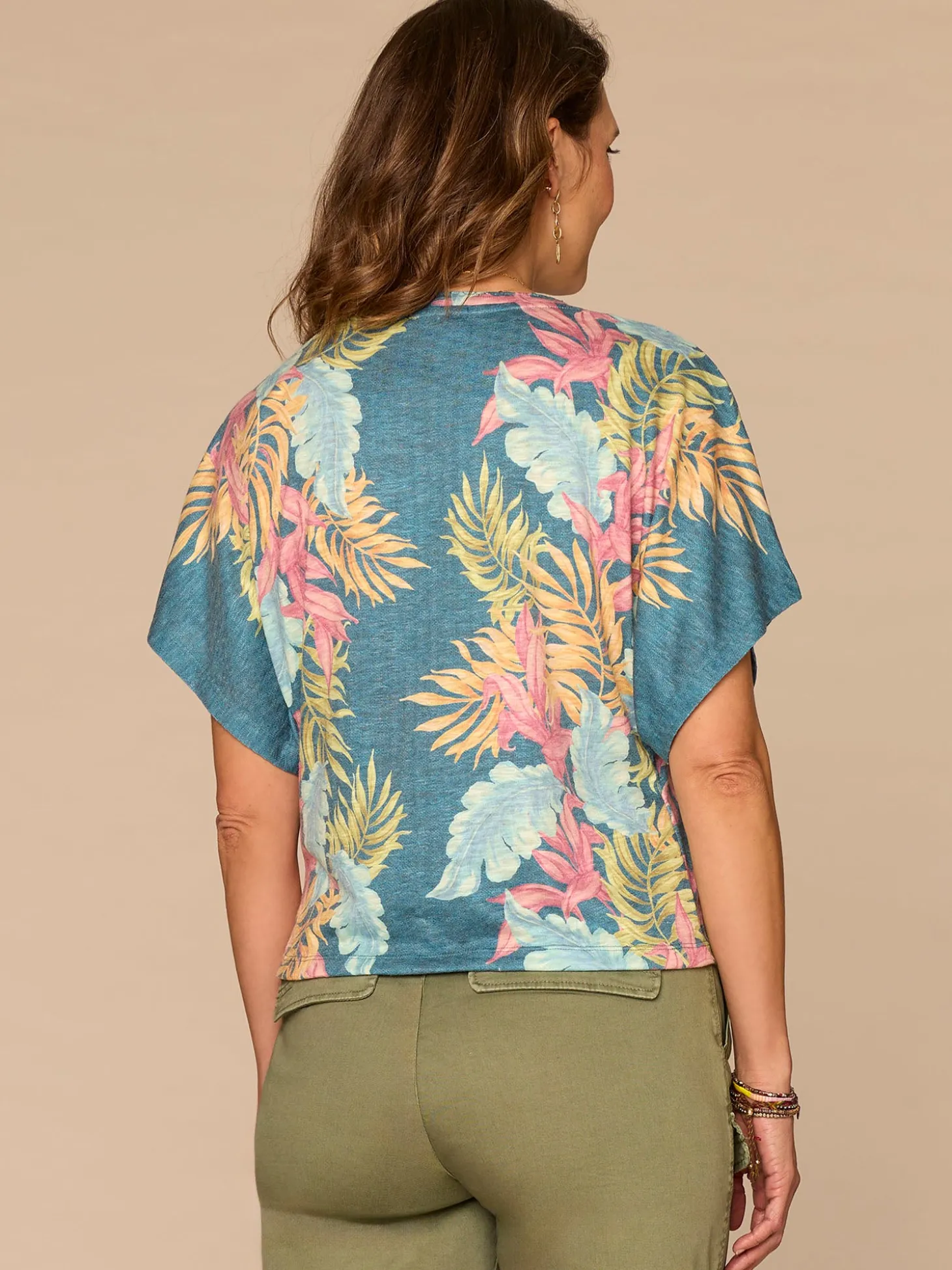 Short Dolman Sleeve Scallop Scoop Neck Placement Print Knit Top