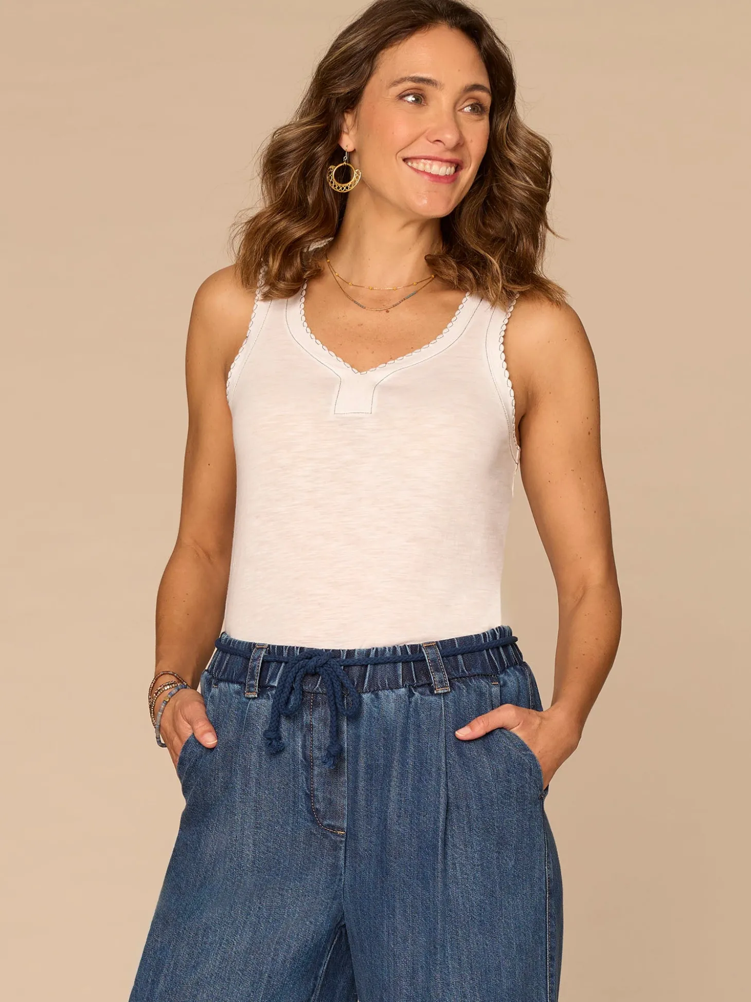 Sleeveless Sweetheart Neck Shell Tuck Embroidered Knit Tank Top